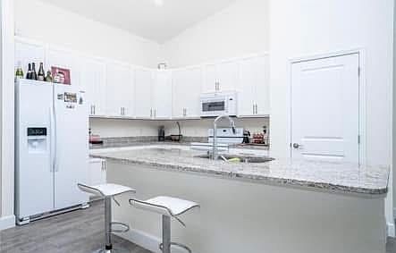 1st image of 1921 Venice Ave N #1