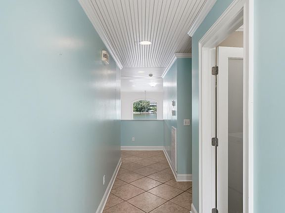 3rd image of 331 Carson Rd