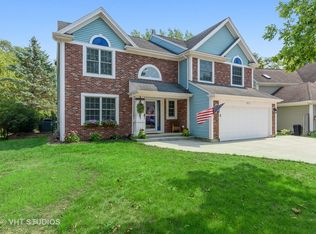 1071 Popes Creek Cir, Grayslake, IL 60030