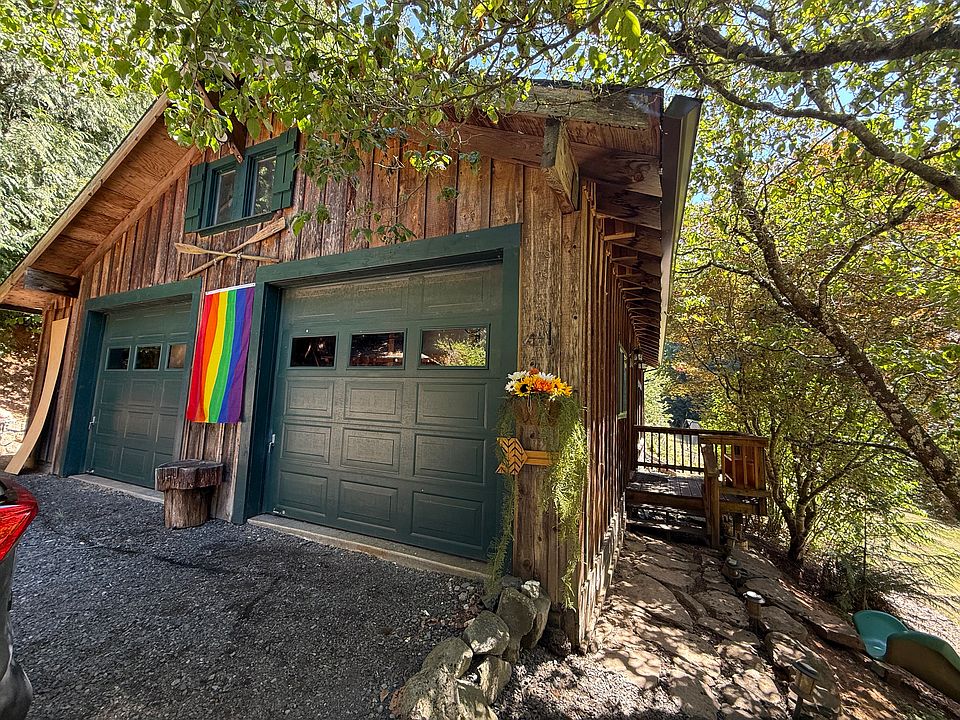 1st image of 17900 SE Moonbeam Dr