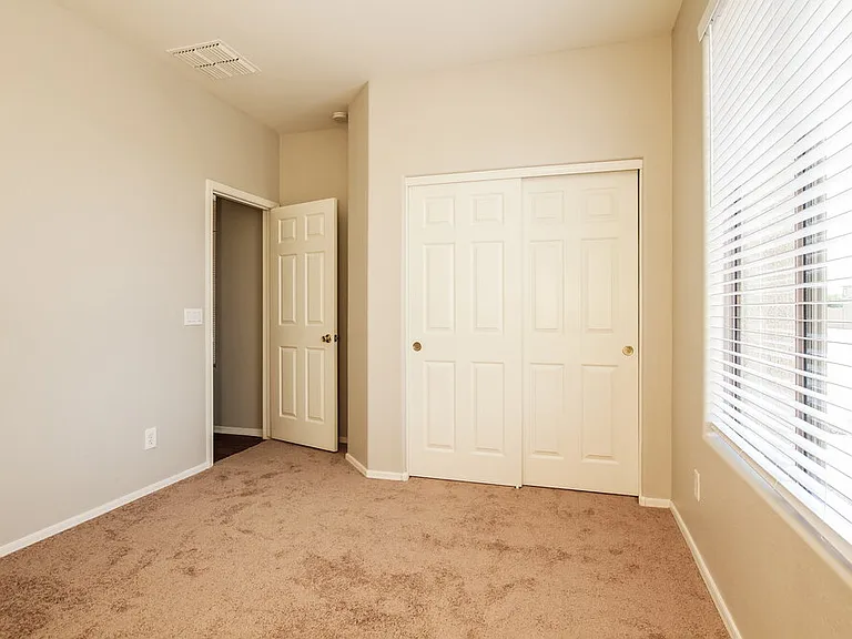 10866 W Chase Ln — Photo 13