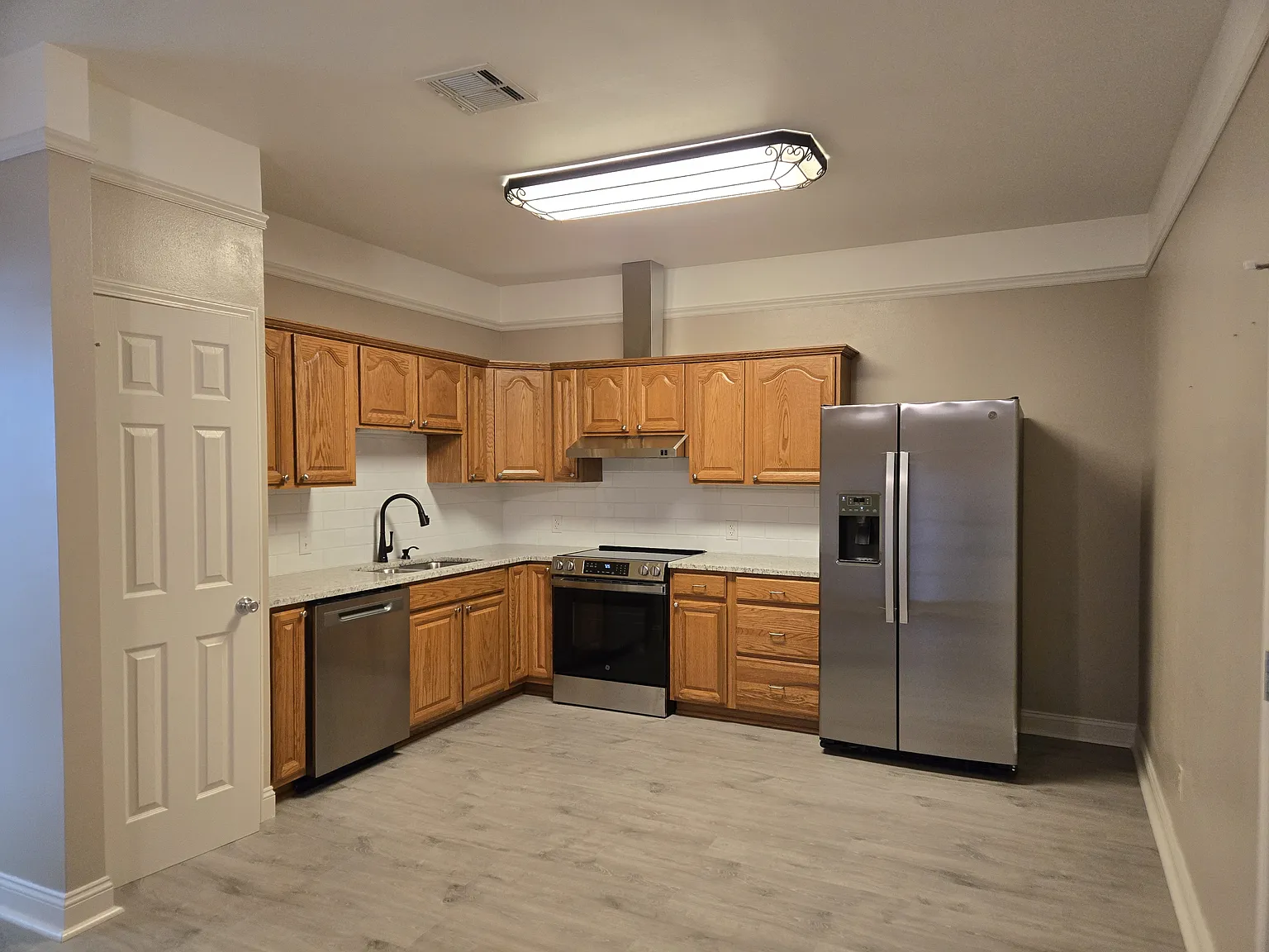 2 bed, 1000 sqft, $1,200 — Photo 2