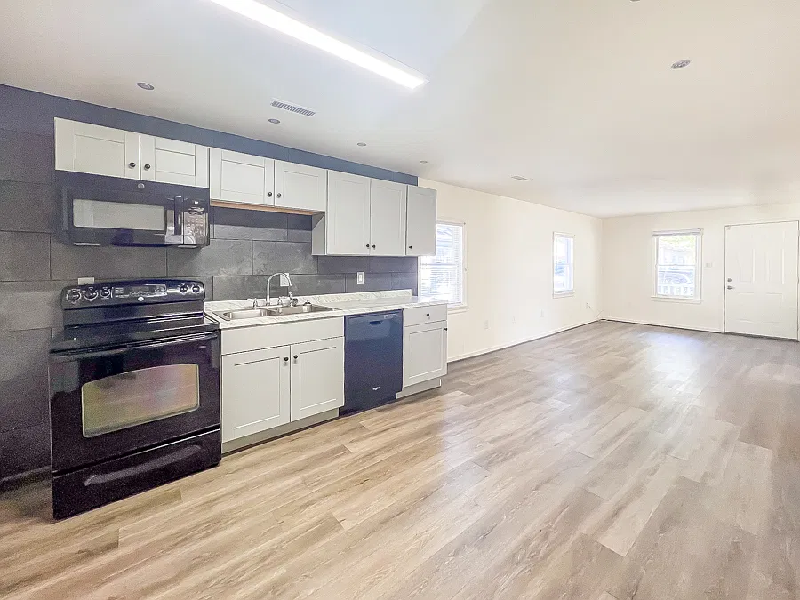 2 bed, 808 sqft, $1,399 — Photo 2