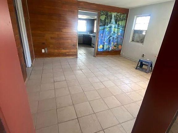 4th image of 2424 W GLENROSA Avenue