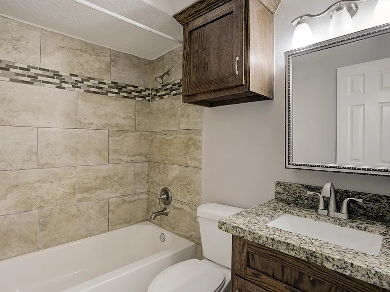 3430 Robinson Dr — Photo 7