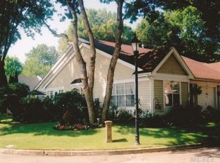 12 Cutchogue Ct, Ridge, NY 11961