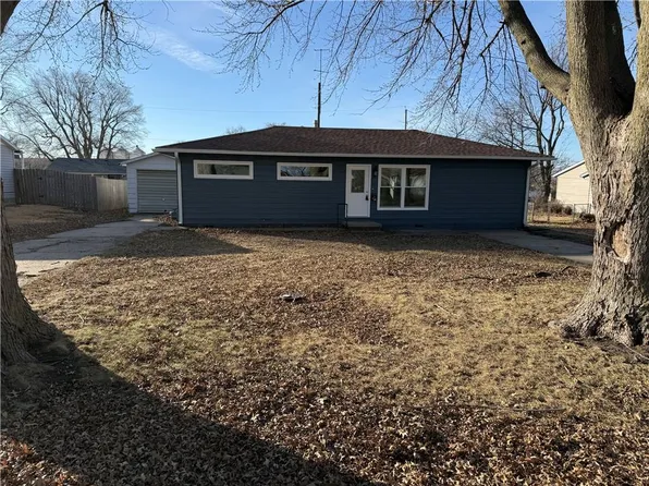 109 Sioux Ave, Hiawatha, KS 66434