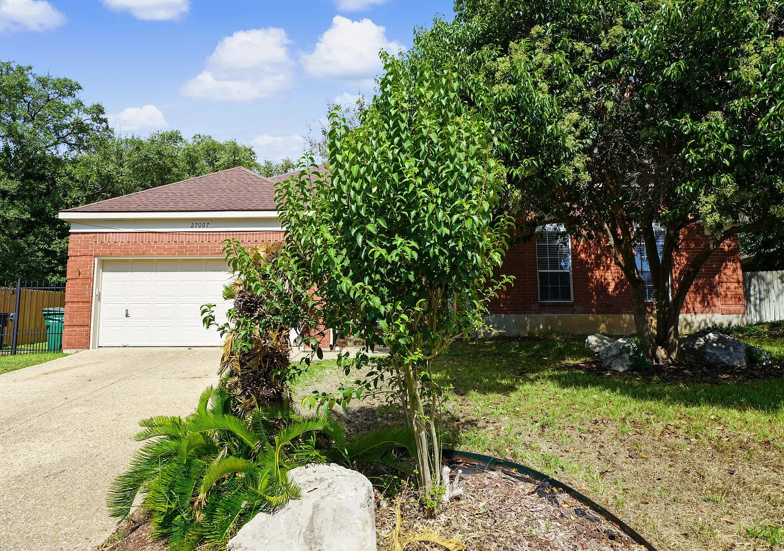 Beautiful Single-Story Stone Oak Home - Realtor Commission: $500 — Photo 3