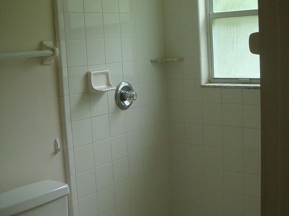 4th image of 105 Leon Ave
