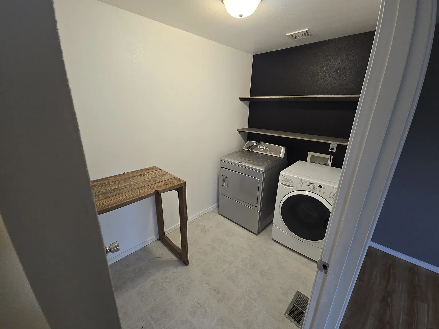 3 bed, 1994 sqft, $2,770 — Photo 4