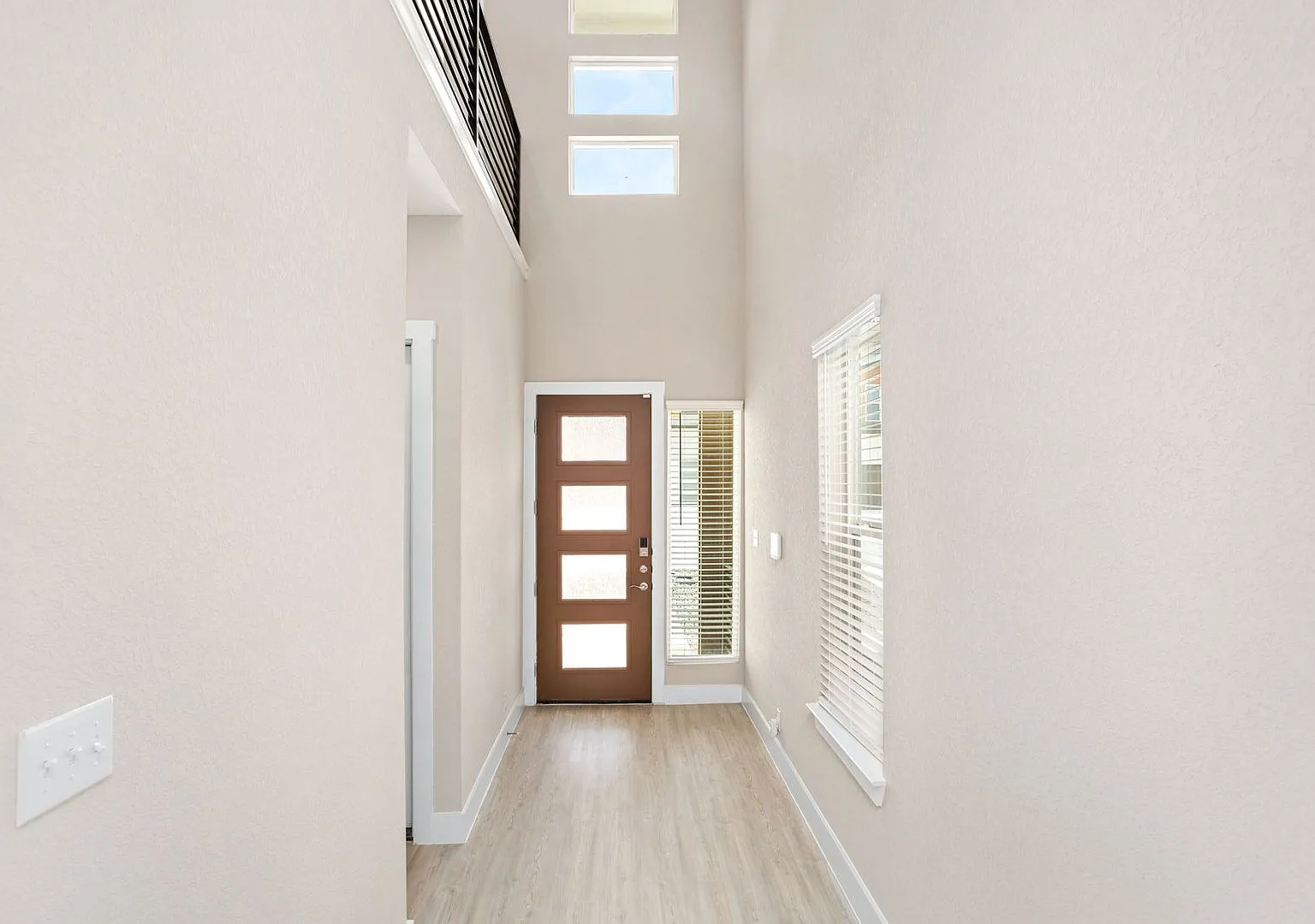 Luxury 3/2.5 Townhome — Photo 4
