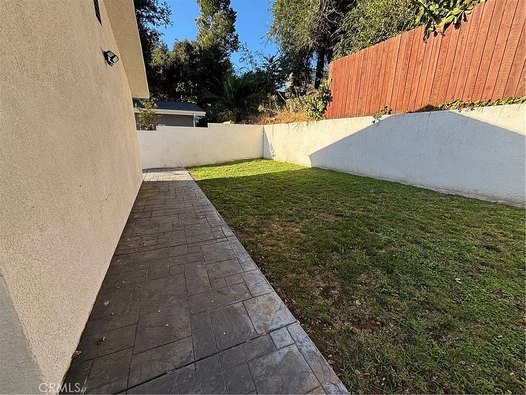 3 bed, 800 sqft, $3,900 — Photo 4