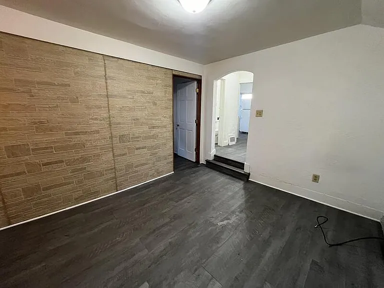 922-924 Erie Ave #924 — Photo 9