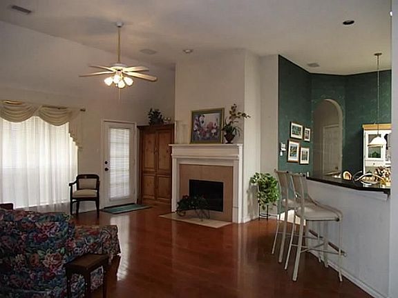 5th image of 3144 Kings Canyon Dr