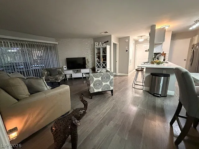 2 bed, 2.0 bath, 1053 sqft, $1,600 — Photo 3