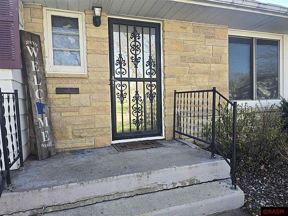 4th image of 604 1st Ave S