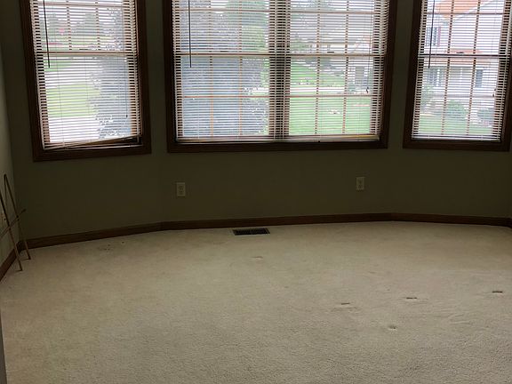 5th image of 426 Westlawn Dr