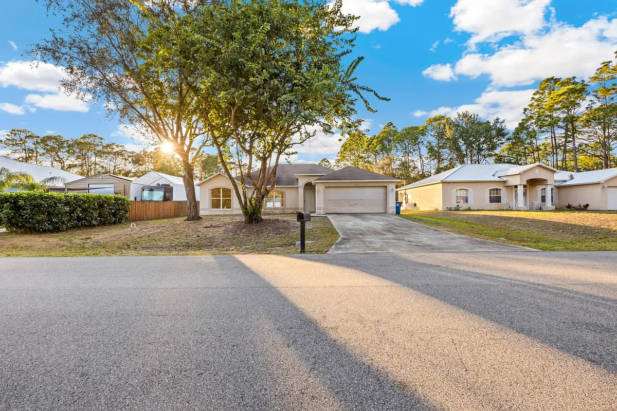 Property Photo - 320 Wisteria Ave NW