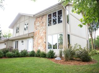 3906 W Sherbrooke Dr, Mequon, WI 53092