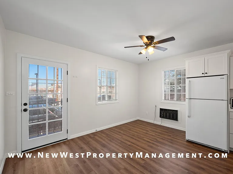 1043 Sampson St #A — Photo 7