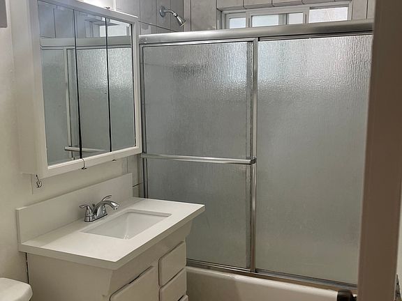 5th image of 907 S Catalina Ave APT A