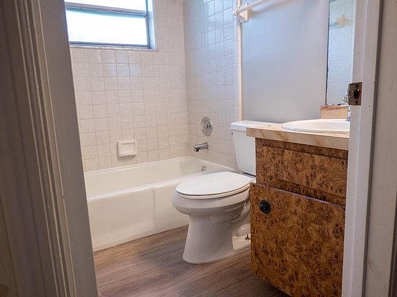 4th image of 1617 Weltin St