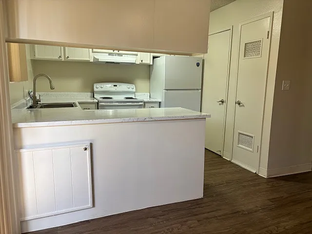 Oakwood Apartments — Photo 30