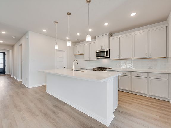 4th image of 4129 Picton Ave