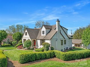 107 Academy St, Burnsville, NC 28714