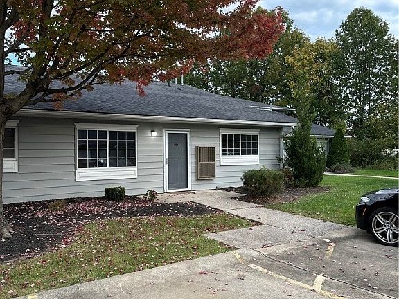 4th image of 27069 Oakwood Cir APT 122W