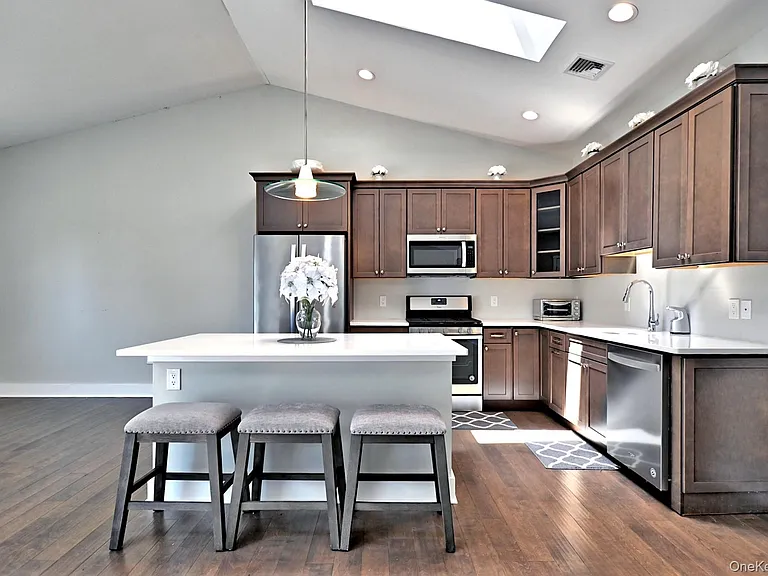 44 Fox Hill Dr — Photo 7
