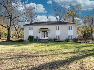 19 Lisa Ln, Morganville, NJ 07751