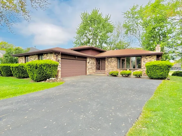 3036 Sunrise Dr, Crown Point, IN 46307