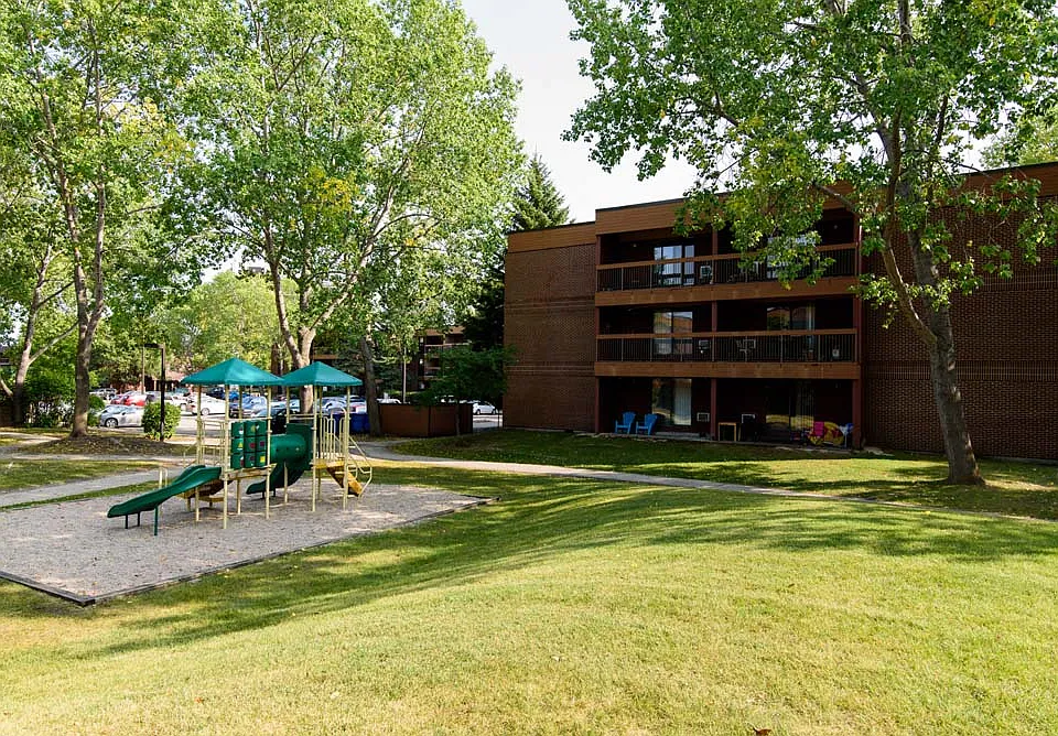 30 Strauss Dr