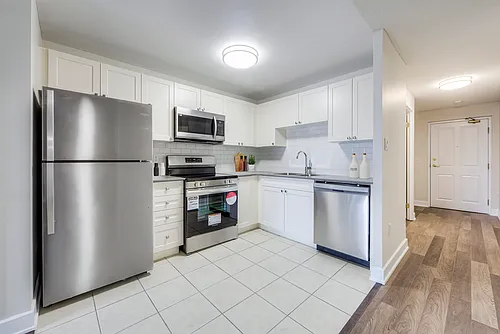 57 Queen St N Photo 1