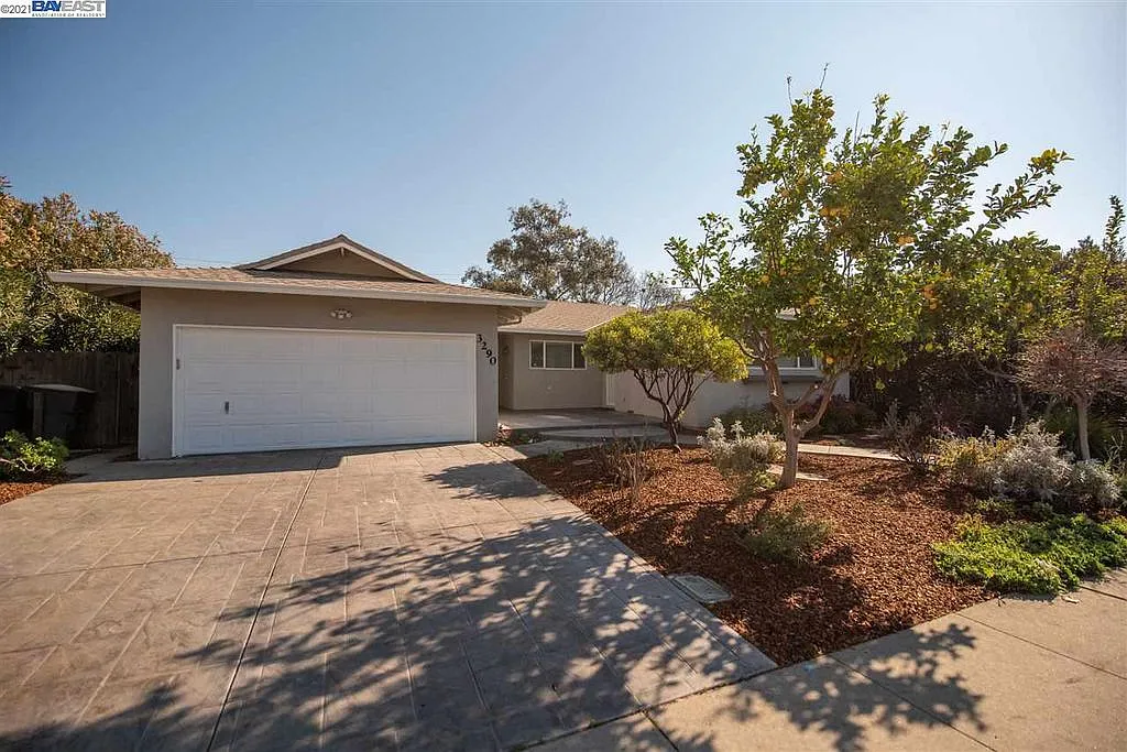 3288 Cabrillo Dr — Photo 1
