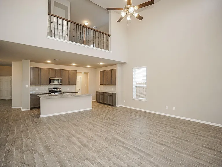 5463 Grand View Dr — Photo 7