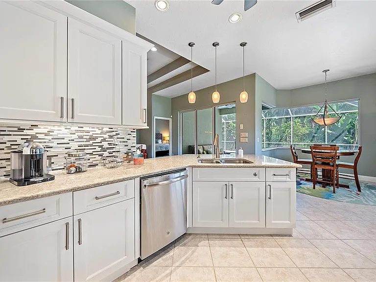 354 Melrose Ct — Photo 15