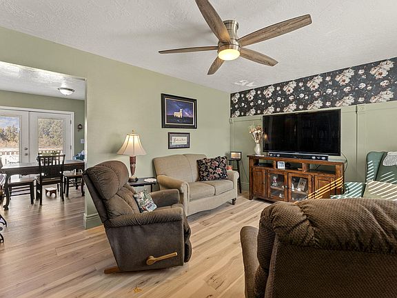 3rd image of 556 W Pinewood Dr