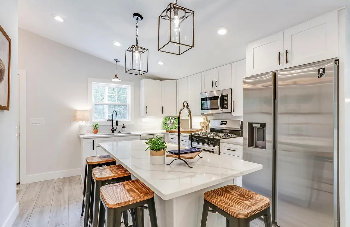 3 bed, 1.5 bath, 1170 sqft, $3,200 — Photo 2