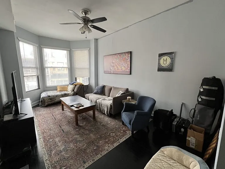 1955 W Chicago Ave #2F — Photo 1