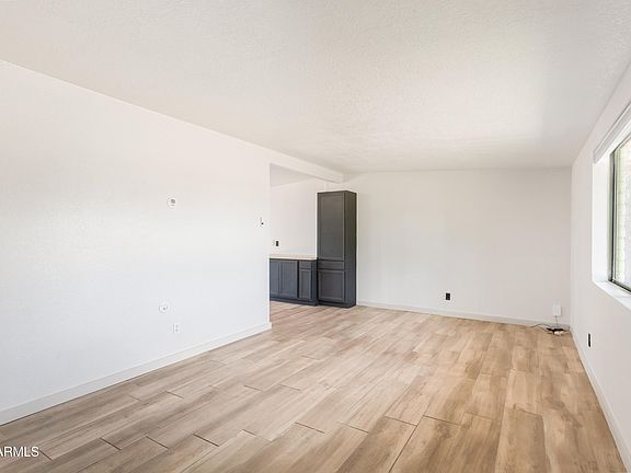5th image of 20 E BROWN Drive