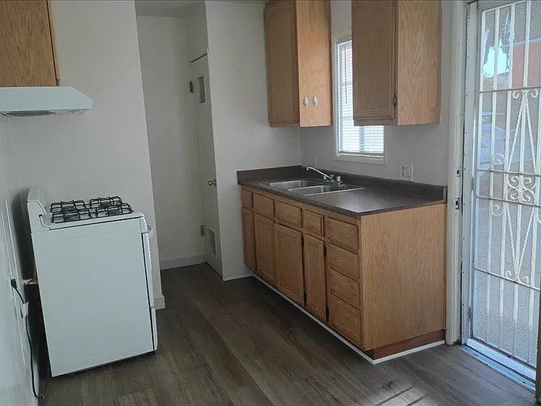 9526 3/4 Harvard St — Photo 6
