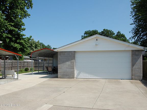 3rd image of 4907 Paramount Dr