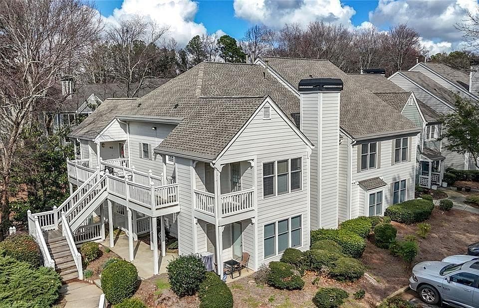 1st image of 909 Hollyfax Cir