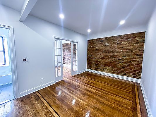 3rd image of 3111 Crescent St APT C6