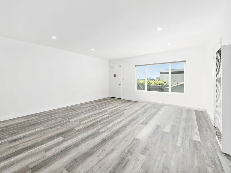 646 Tularosa Dr #4 — Photo 8