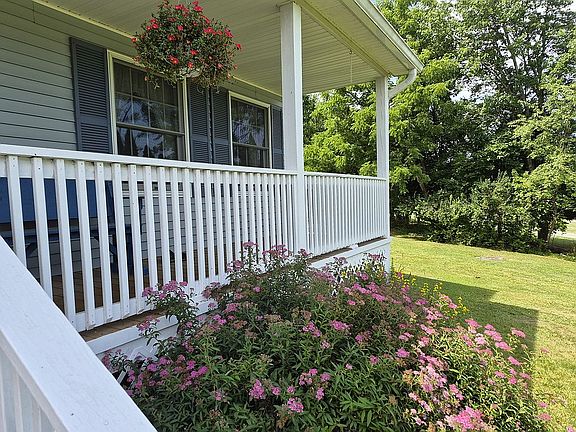 4th image of 43 Shadowbrook Dr
