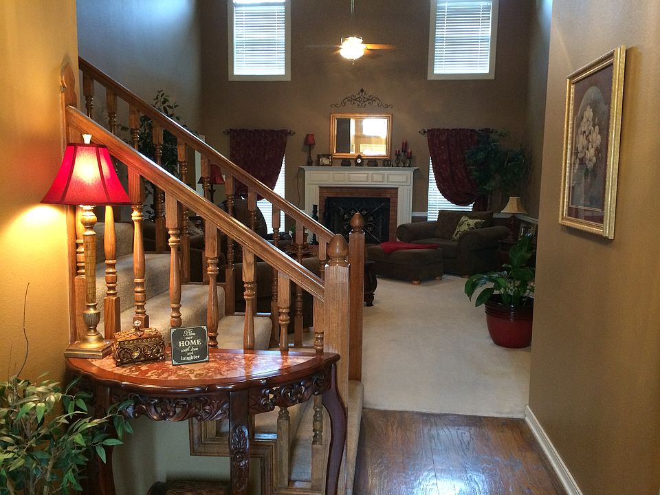 1st image of 707 Jenny Wren St