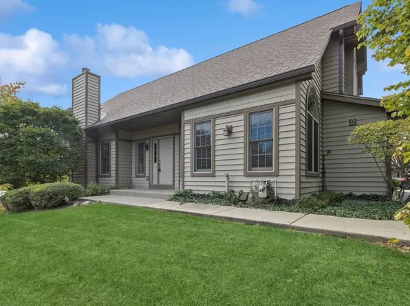 101 Kazimour Dr, Pt Barrington, IL 60010